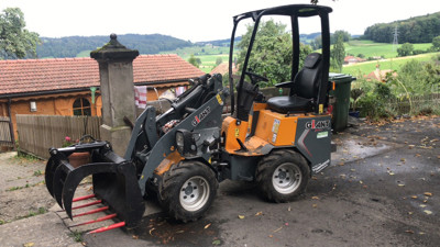 Der kleine Wendige Giant 1200 Occasion mit Geräte