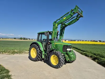 Tracteur John Deere 6220.