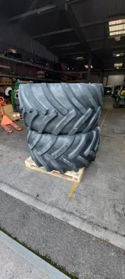 Räder Hinterachse 750/55 R30