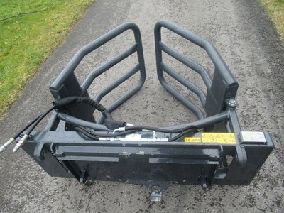 Titan Rundballenzange Rundballengreifer Euro8 und Fuchs Hoflader