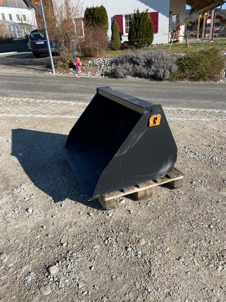 87cc98c5-80f6-4549-bce8-8bb83ec35d24-Quicke pelle GS + 120 (2).jpg