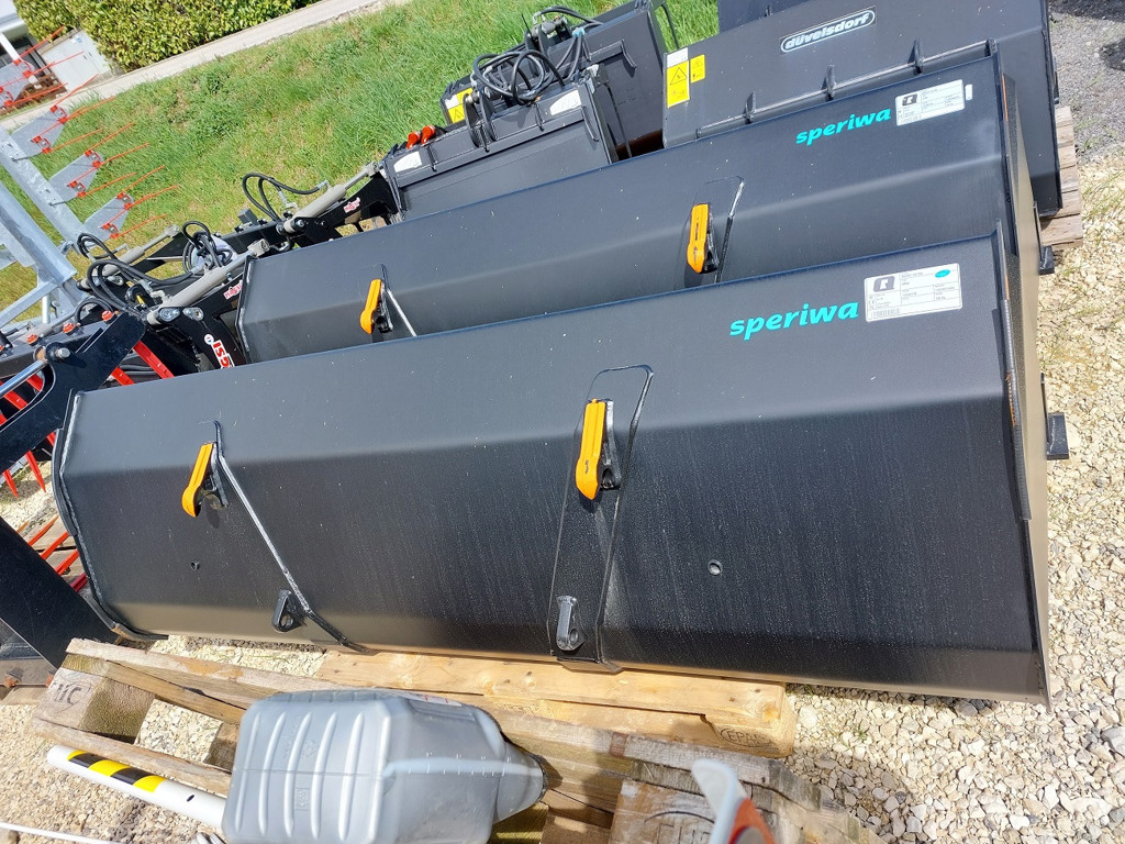 f6cc1a61-b91c-4d04-a6df-addaa4c3334c-Quicke pelle GM 245 (3).jpg