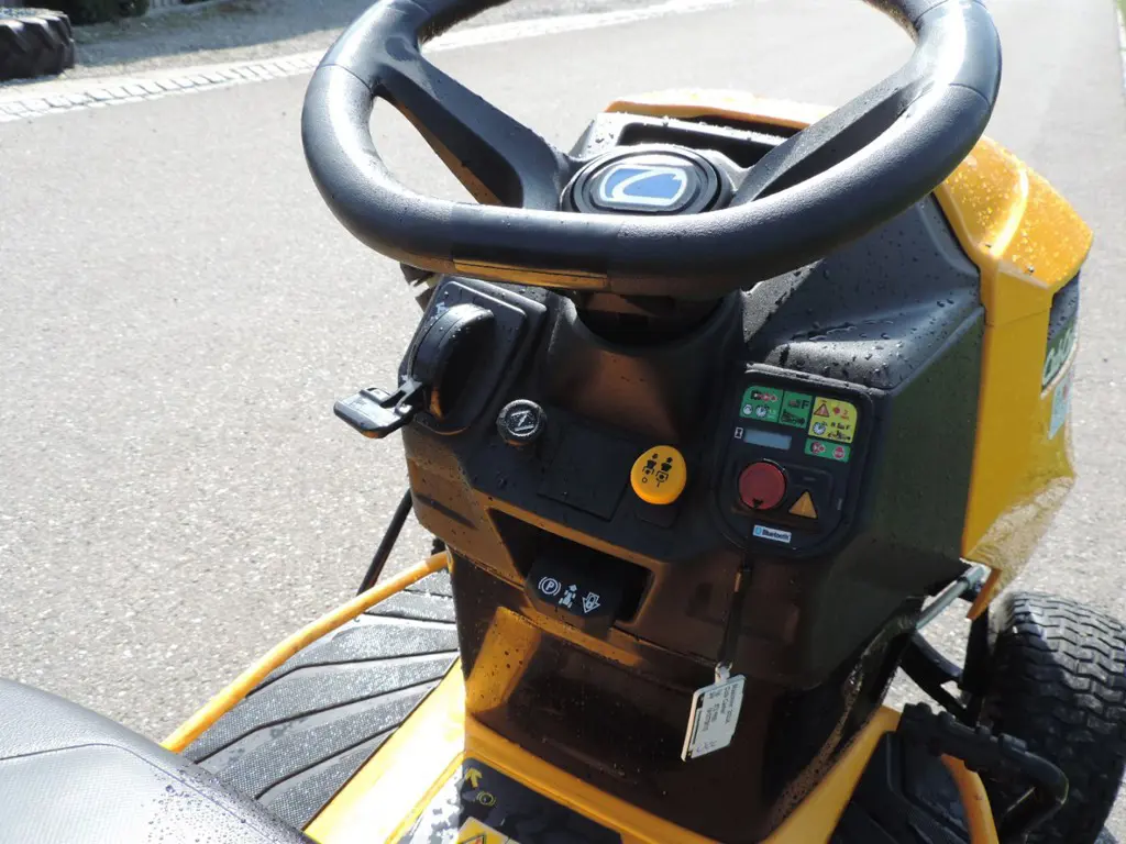 cc35a373-2edb-48ac-a616-5bce902bd1ff-23308 Cub Cadet Rasentraktor XT2 PR95 (6).jpg