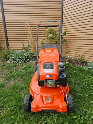 Husqvarna LC 247