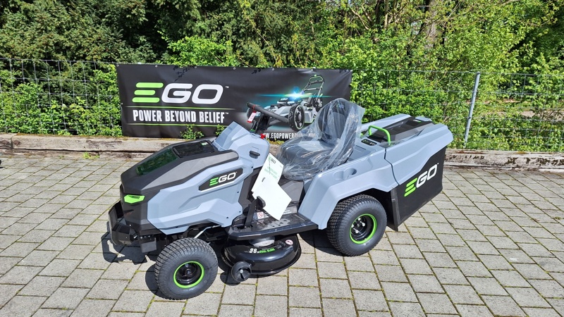 780bd52c-50f1-45ac-9b97-cd7f7372f7cc-EGO TR3801E-B Rasentraktor.jpg