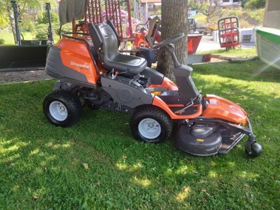 Husqvarna R422 AWD