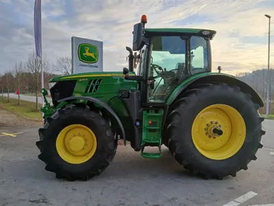 John Deere 6215R