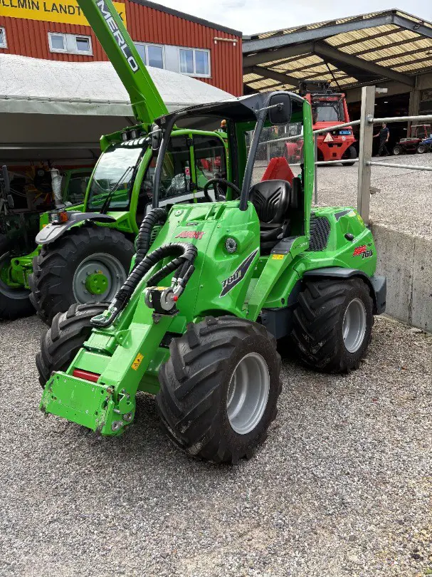 Hoflader Avant 760