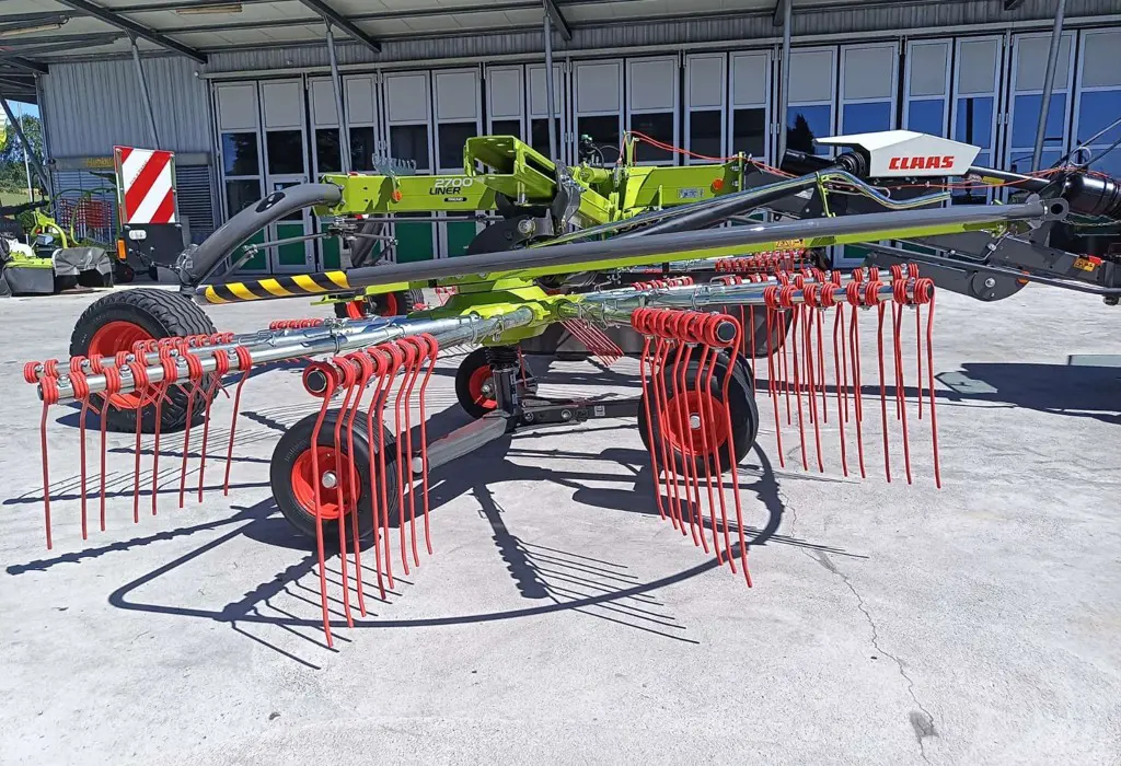 Kreiselschwader CLAAS LINER 2700 TREND Mittelschwader