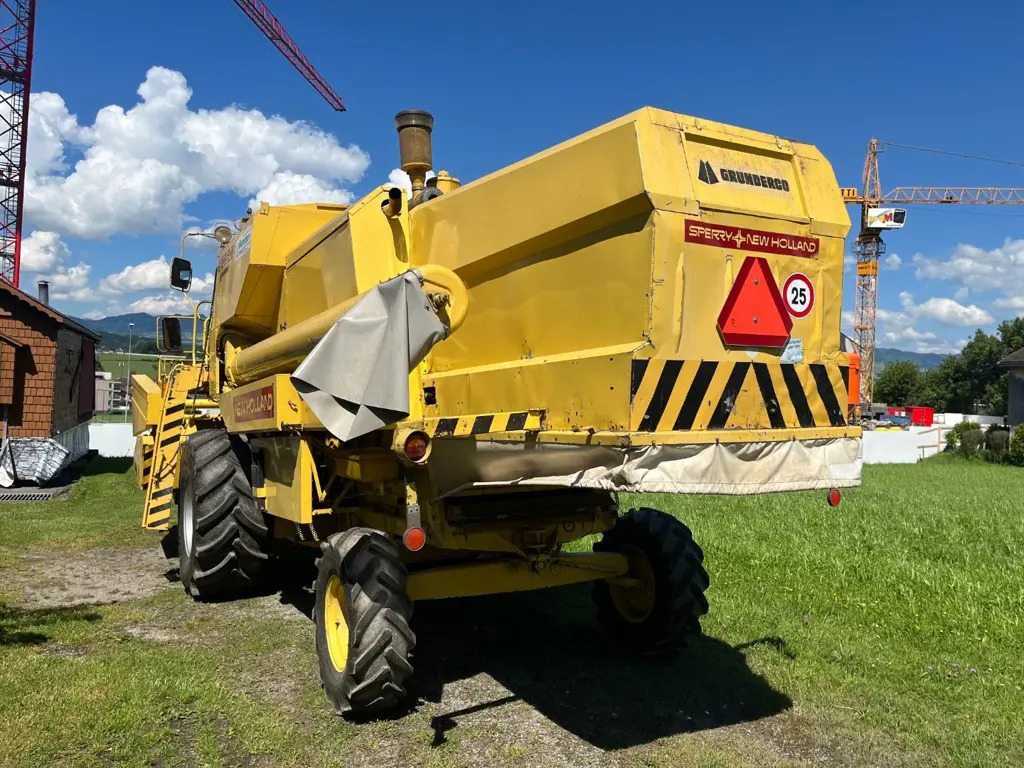 b2f7cfef-7e62-441e-b558-eb98233b5ed6-Mähdrescher 2.jpg