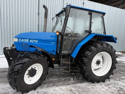 Case International 4210 mit Fronthydraulik