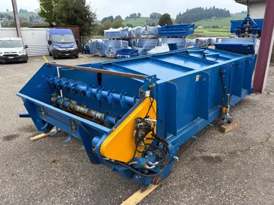 Bunker zu Göweil LT Master Maispresse