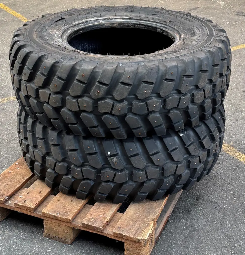 2 Occ. Traktor Reifen 340 / 80 R 20 Alliance Multiuse 550 (12.5R20) mit Spikes