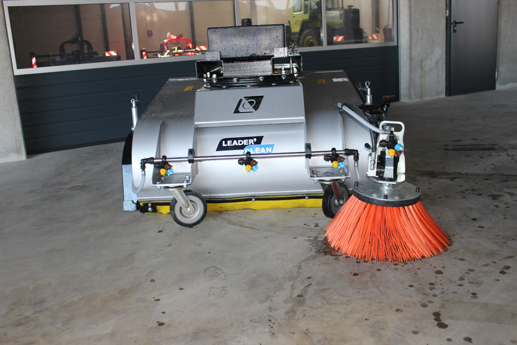 a14341f9-62d1-429a-a695-6cea6eeccde5-Leader_clean_1.3 (10).jpg