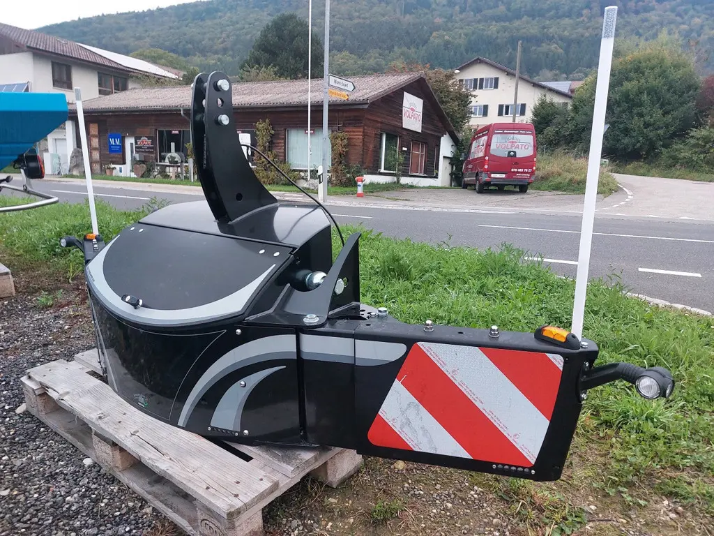 71e211ed-0b9c-40cb-8be7-ab1e2053a1a3-Traktorbumper 600   (3).jpg