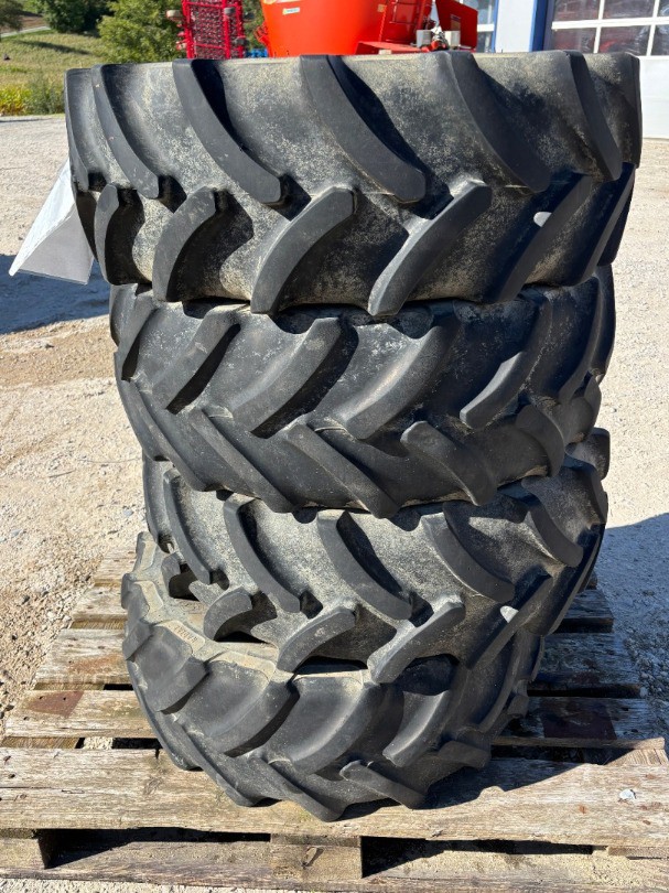 0b8e90c8-27bf-45a8-ad1c-0ff02bdc6417-Pneus 280-70-18 T Vredestein Traction 70_1.jpg