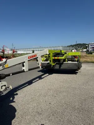 Faucheuse arrière timon central Claas
