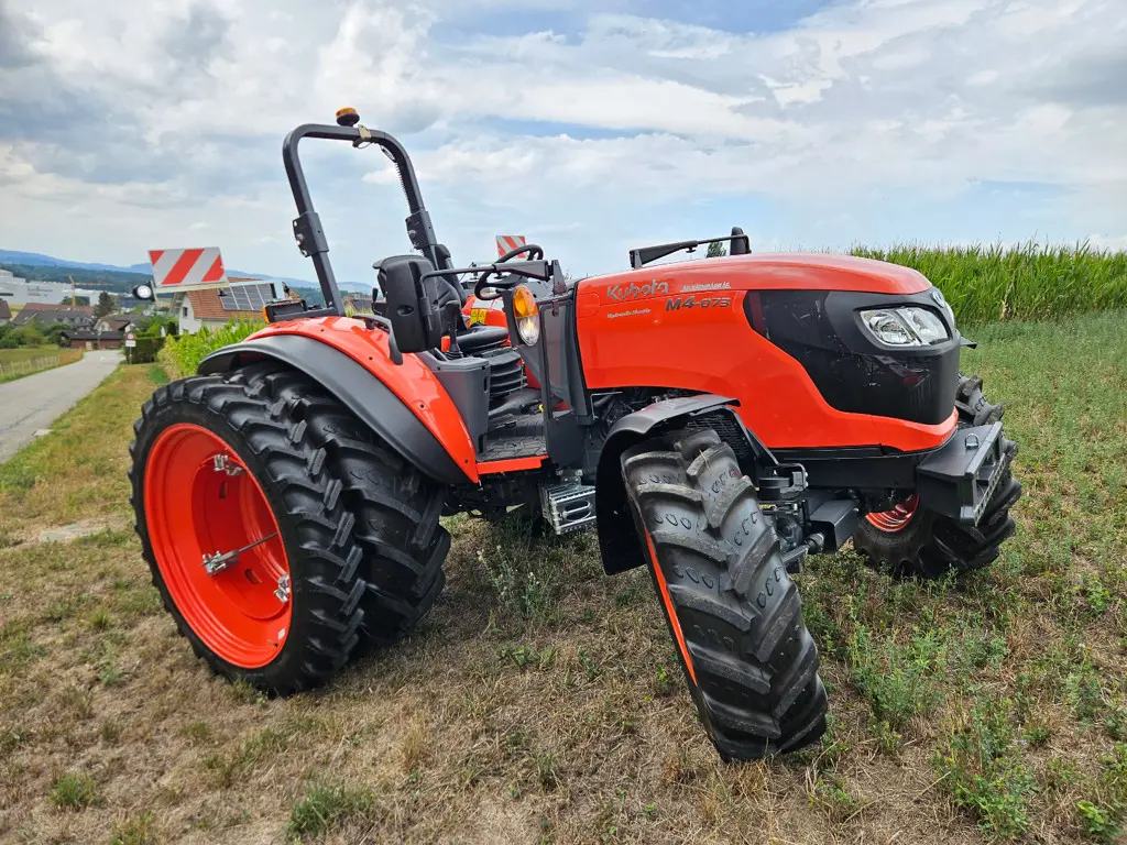 Kubota M4-073 DTH DS ROPS mit Doppelräder