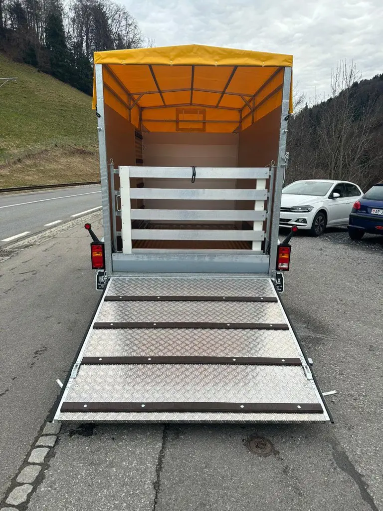 c64eef5f-3b2f-4a2b-b4e9-649c63e02c62-_ Viehanhänger _ eefach.jpg