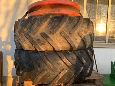 Roues 420/85R30 Kléber