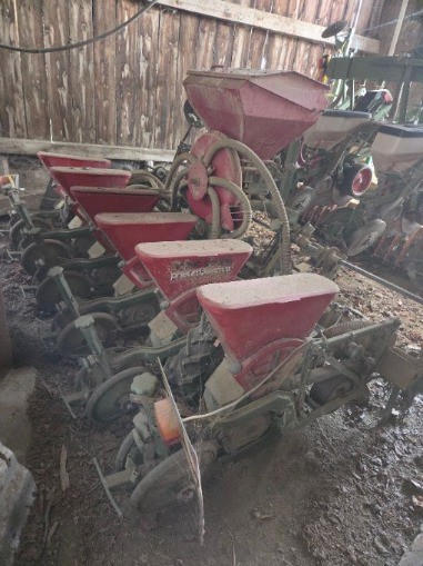 2e4a65ba-1317-4c0a-badb-a2298b49efd4-semoir 1.jpg