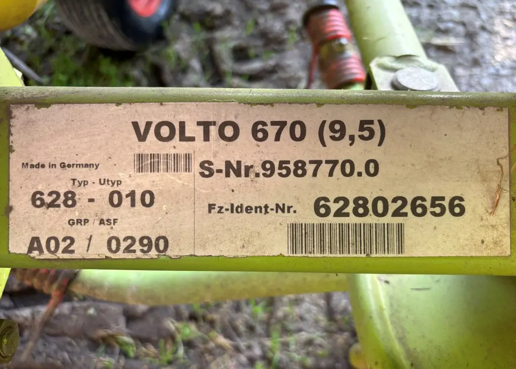 a54ca5e2-df28-43b9-a138-e1040df98cb1-Claas Volto 670_5.jpg