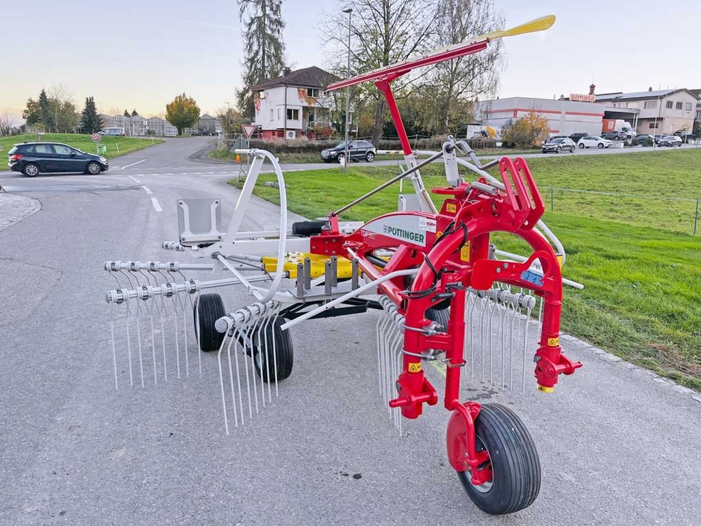 55f225b3-a219-4b9f-90e5-198bb54d5cf0-35383-Pöttinger-Kreiselschwader-Top-382-(2).jpg