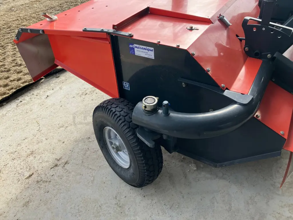 439a6991-b62f-4bf6-93cf-77ea1d150dbd-Kuhn TC 320 2.jpg