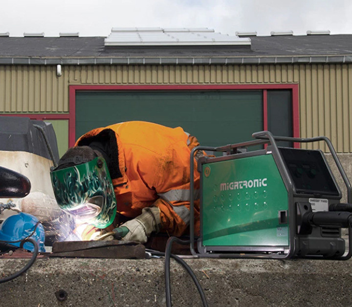 ad892ad3-2f71-4c1e-9d2b-29fce4c194a8-prod-migatronic-omega-yard-300-mig-mag-a-mma-trifazova-invertorova-svarecka-pro-extremni-prostredi-obr1.jpg