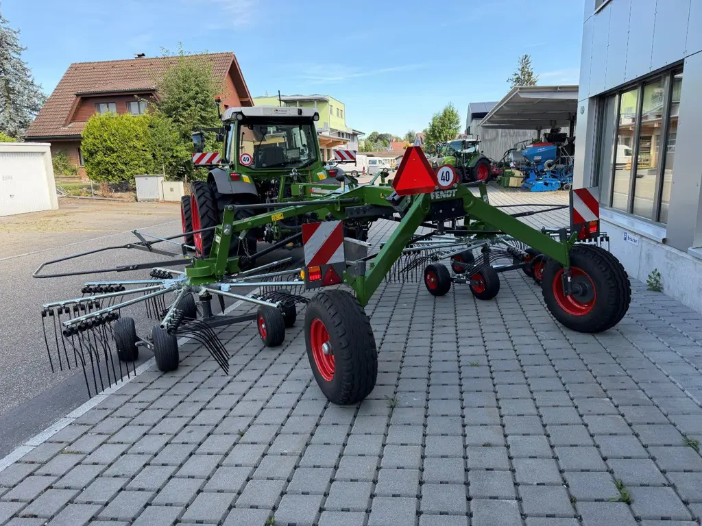 31207ee8-88ec-42cd-9f2b-b7ad63135ff2-Fendt Former 671_2.jpg