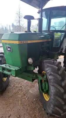 John Deere 4230