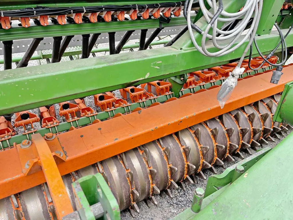9a1fecb2-feda-4785-a0f2-40c16b9689bf-35829-Amazone-Sämaschine-Kombination-KE-303-(7).jpg