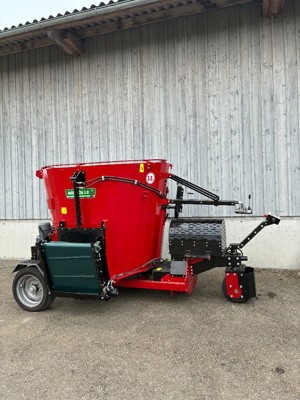 Elektrischer Futtermischer selbstfahrend