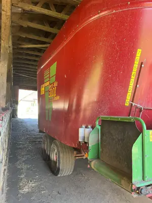Mélangeuse de fourrages Strautmann 3101