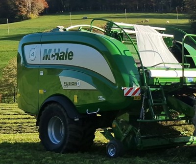 Rundballenpresse McHale Fusion 4+
