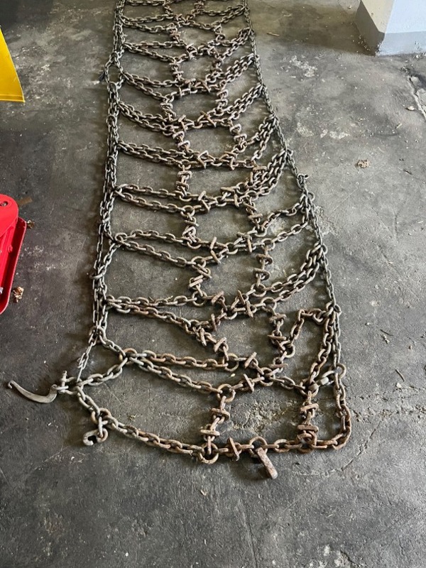 119786bb-e0cf-44f5-bd9c-8e626124850b-Schneeketten hinten 4.jpg