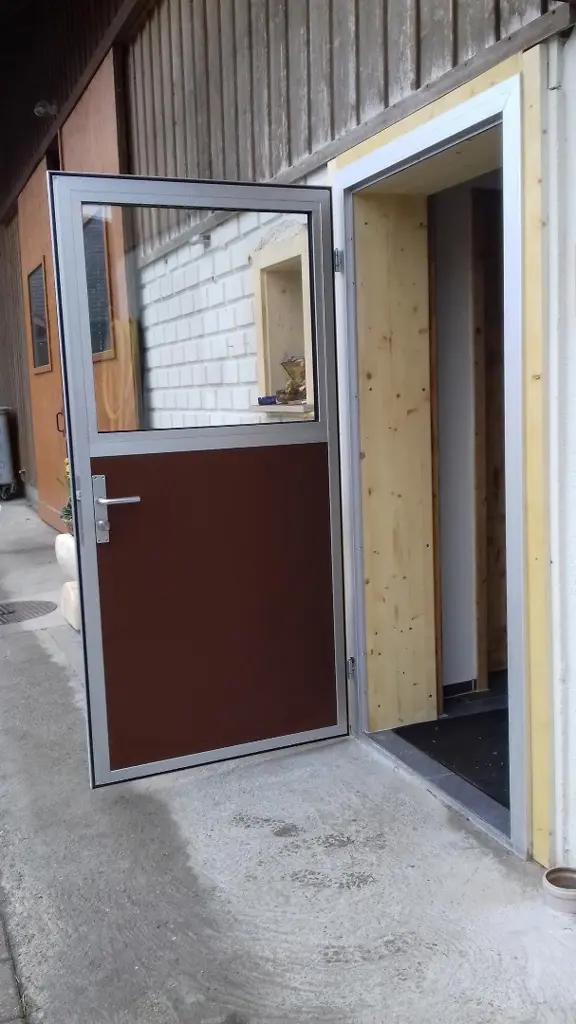 c16b1380-cd84-4de9-8ecf-ea292593d70a-Alu-Stalltüren (2).jpg