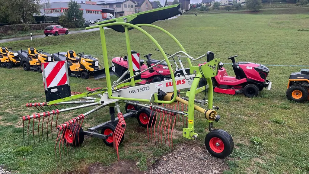 24afd291-52c5-4598-92ab-8e648eafe73c-37061 Claas Kreiselschwader Liner 370 - G10 (1).jpg