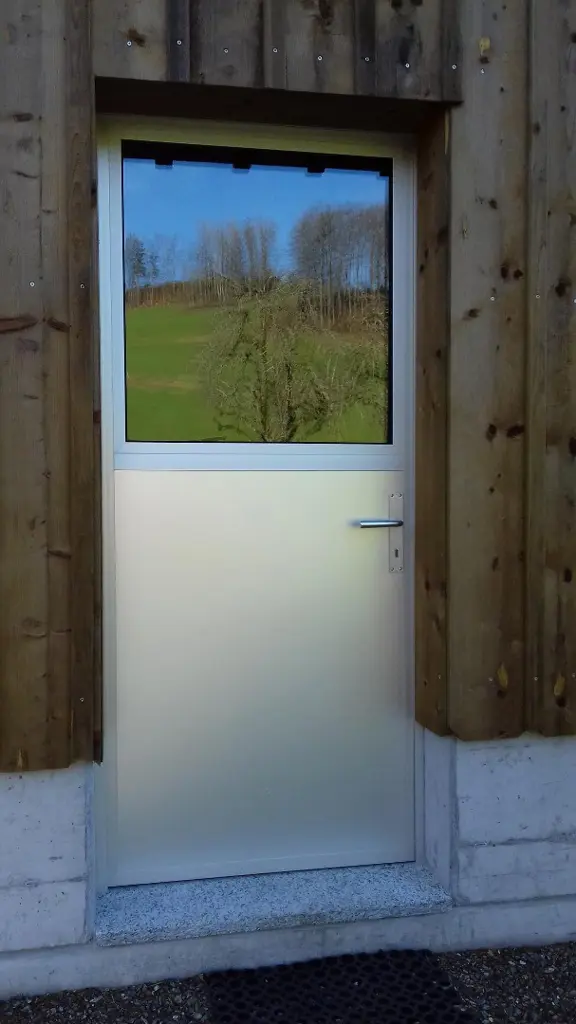 e62dd4e3-aa16-41a1-9542-94ea33c100c8-Alu-Stalltüren (1).jpg