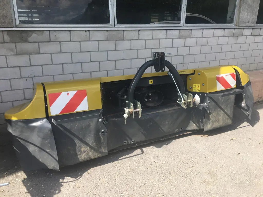 Frontscheibenmähwerk Knüsel Tornado 266