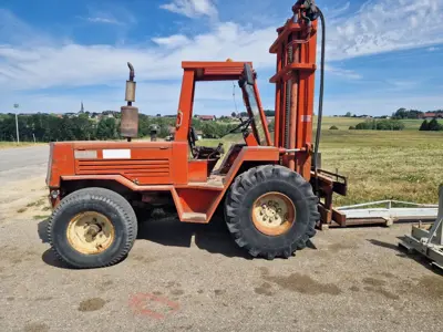 Chariot élévateur de terrain MANITOU MC 50