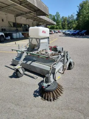 Kehrmaschine / Wischmaschine Manitou SCC 2050 HWA+