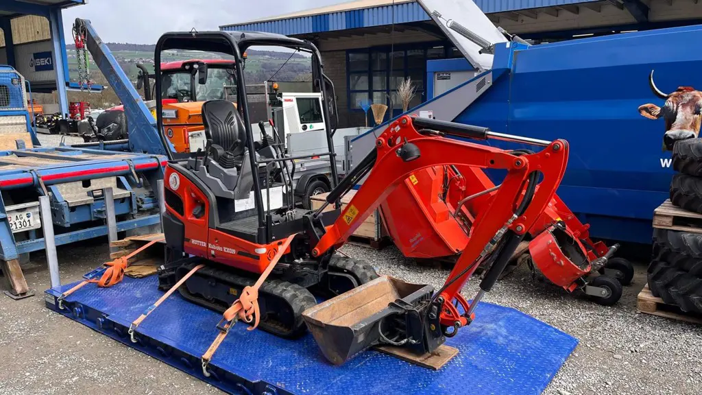 9100547e-1ea6-4f50-9e76-ba3872a222f1-36462 Kubota Bagger KX019 (3).jpg