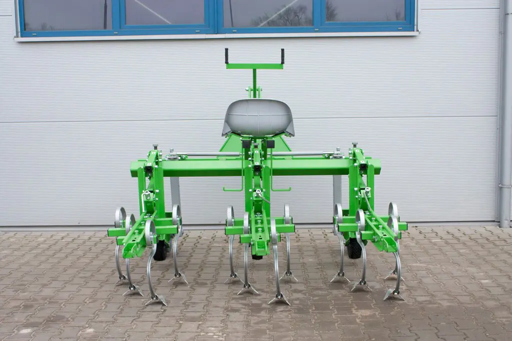 f679fe05-93ae-46b5-957a-da9af0efd6ee-Hackgerät Bomet 10.jpg