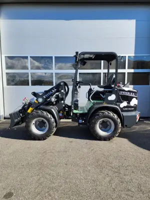 Hoflader Pitbull X28-45V der kraftvolle wendige