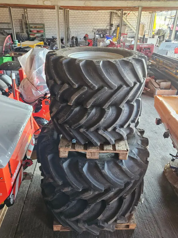 kompl. Bereifung 540/65 R34 // 480/65 R24