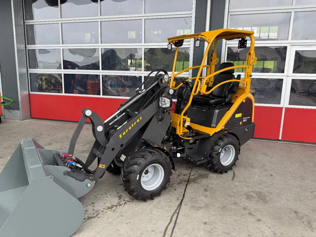Hoflader Eurotrac W 11-M, NEU
