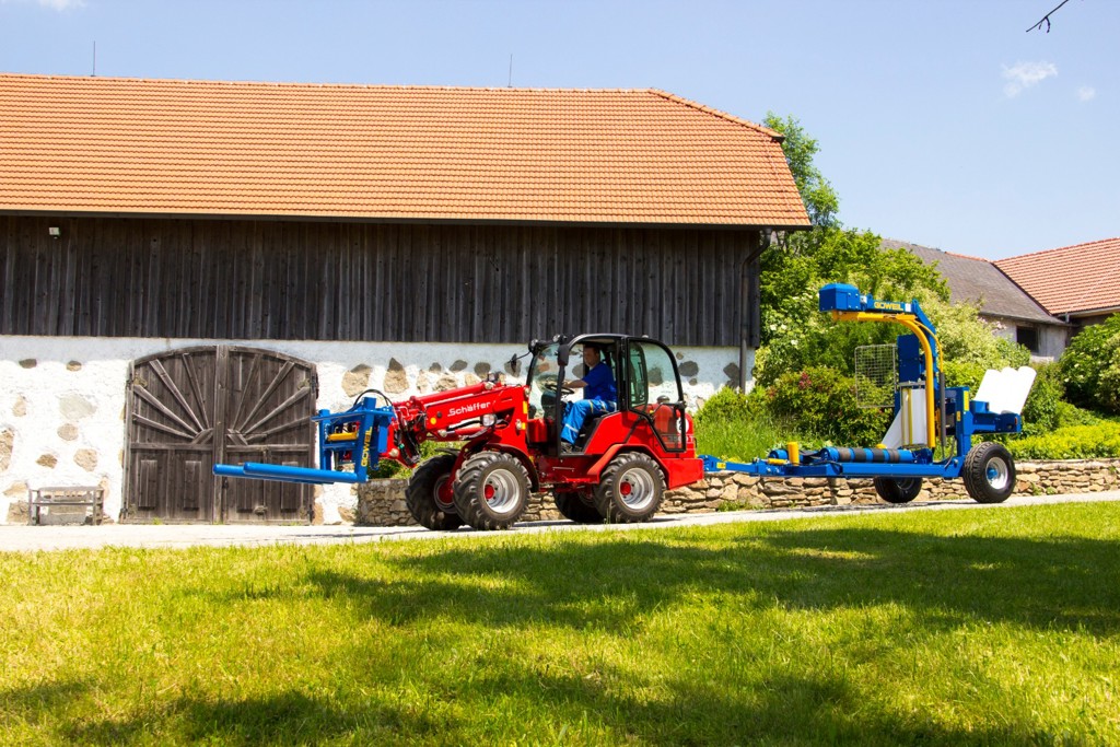 1d86aa3c-6453-47e6-89f0-4ef8eb98540b-G3010Farmer_RundballenWickelmaschine_Schaeffer_GOEWEIL_IMG_1034.jpg