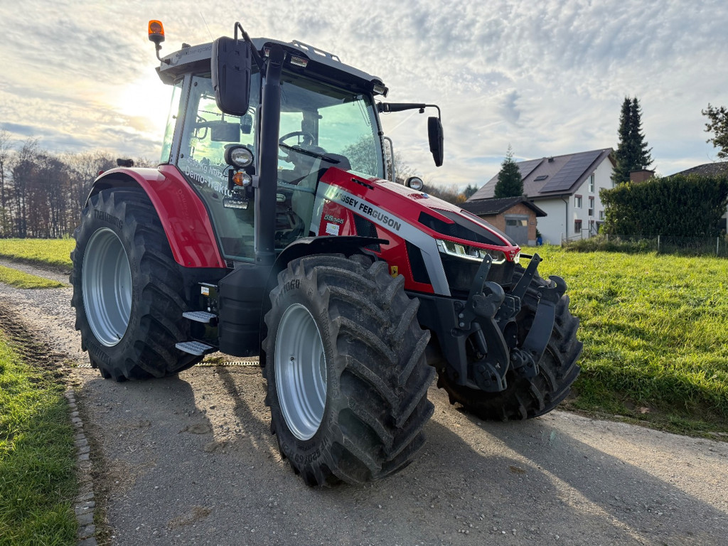 Massey Ferguson 5S.145 Jetzt auch Stufenlos
