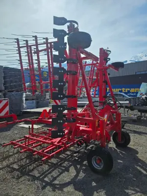 Striegel HE-VA mit Planierschild Swiss Edition 6m